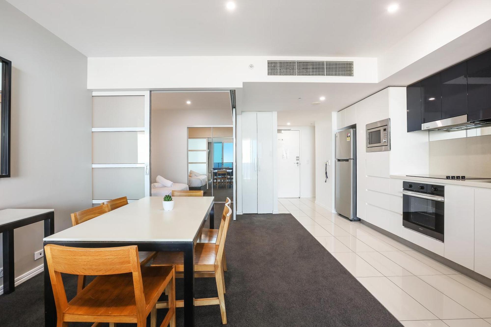 Number 1 H Residences - Wifi, Parking & More By Gold Coast Holidays Bagian luar foto