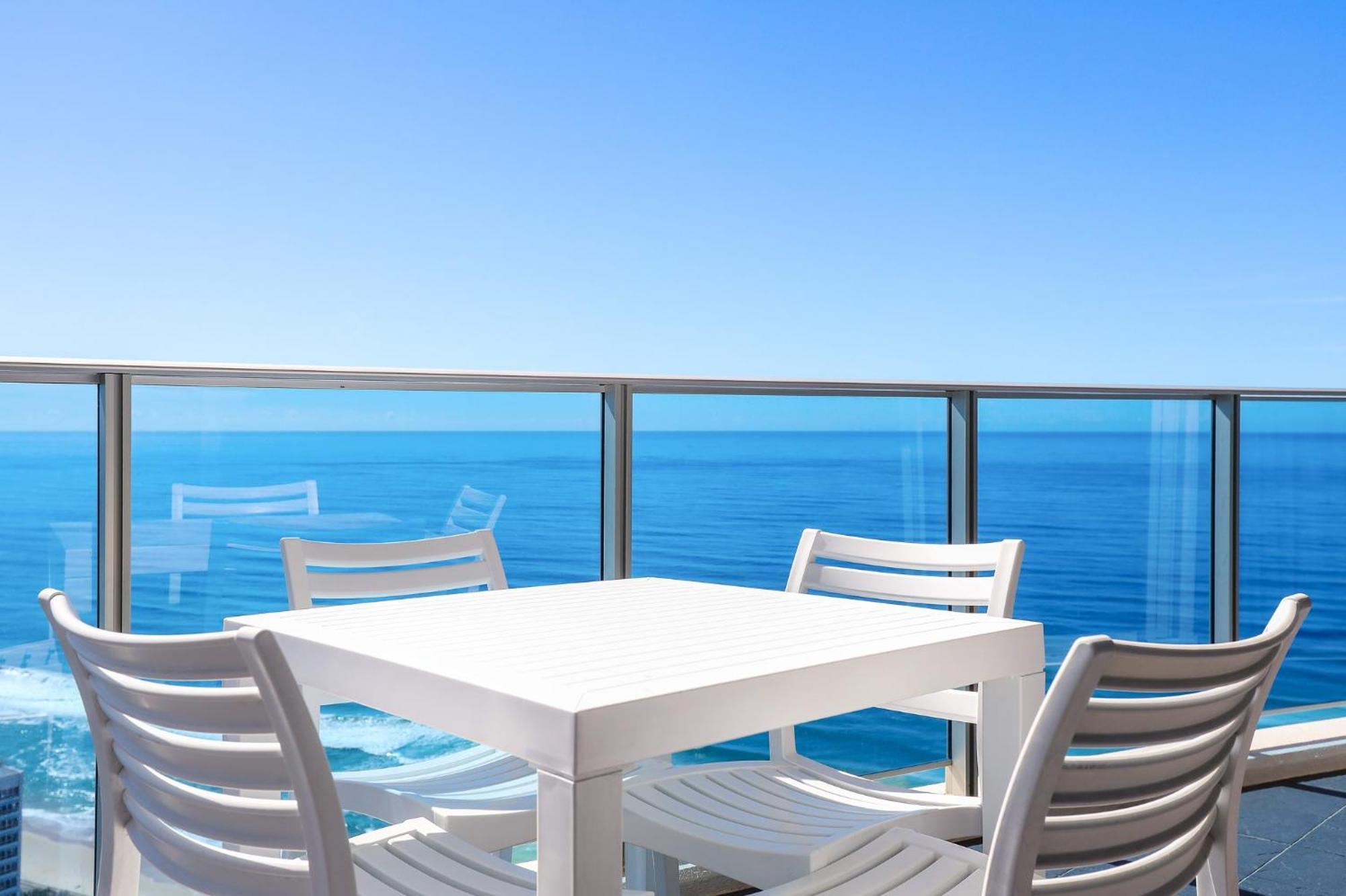 Number 1 H Residences - Wifi, Parking & More By Gold Coast Holidays Bagian luar foto